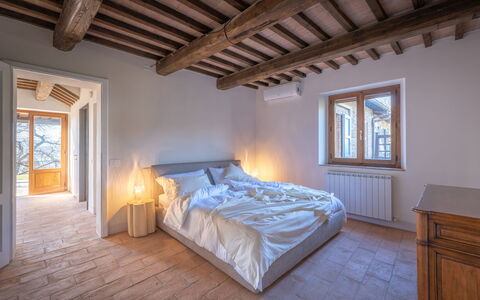 Casale Sunset: Wand, Flooring, Interior Design, Holz, Fussboden, Schlafzimmer, Decke, Bett, Zimmer, Bedding
