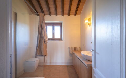 Casale Sunset: Wand, Flooring, Armatur, Fussboden, Holz, Badezimmer, Interior Design, Decke, Die Architektur, Zapfhahn