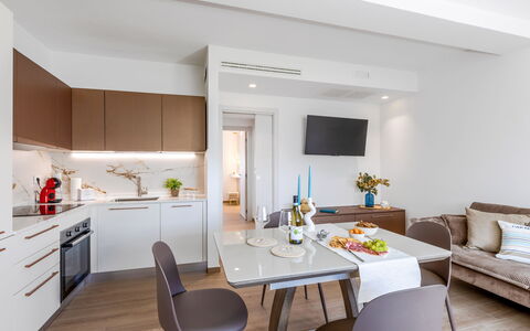 Perla Costa Conero: Möbel, Interior Design, Flooring, Holz, Fussboden, Zimmer, Tabelle, Decke, Küche, Zuhause