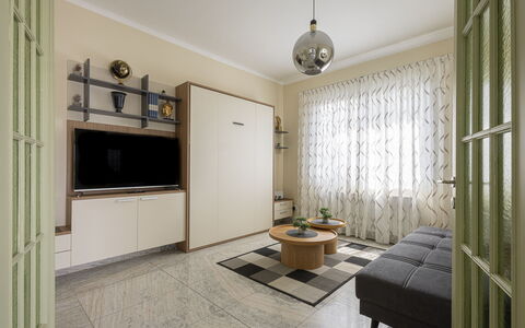 Villa Solaris: Möbel, Interior Design, Flooring, Wand, Fussboden, Holz, Zimmer, Decke, Couch, Wohnzimmer