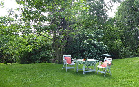 Casa Ballo delle Streghe, Garden, Montebelluna: Möbel, Grün, Baum, Blatt, Garten, Gartenmöbel, Strauch, Stuhl, Rasen