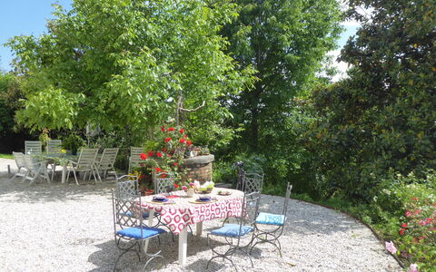 Casa Ballo delle Streghe, Garden, Montebelluna: Möbel, Stuhl, Tabelle, Gartenmöbel, Garten, Strauch, Tisch Im Freien, Schatten, Küche & Esszimmer Tisch