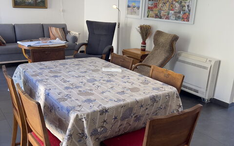 Anne-britt Home: Möbel, Flooring, Interior Design, Stuhl, Fussboden, Tabelle, Holz, Küche & Esszimmer Tisch, Textil, Esszimmer