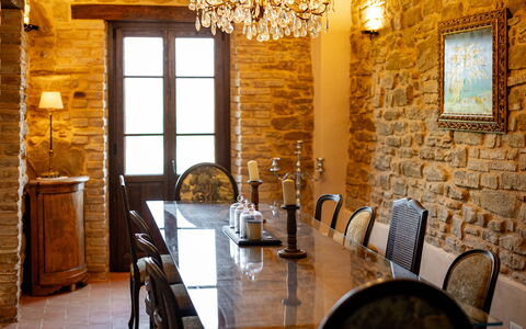 Casale Isidoro: Möbel, Interior Design, Wand, Holz, Stuhl, Tabelle, Light Fixture, Flooring, Decke, Esszimmer