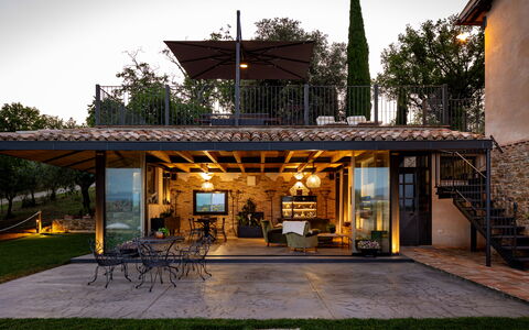 Casale Isidoro: Zuhause, Möbel, Tür, Veranda, Dach, Hütte, Stuhl, Schatten, Estate, Terrasse
