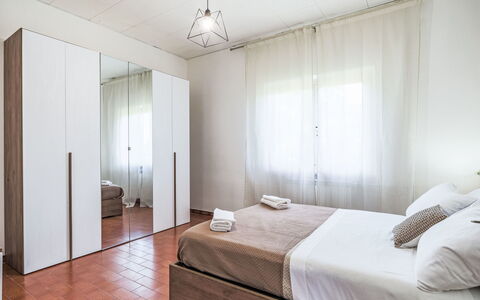 Celeste: Möbel, Bett, Interior Design, Flooring, Fussboden, Schlafzimmer, Holz, Zimmer, Textil, Zuhause