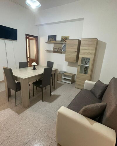 Appartamento in Centro: Möbel, Holz, Flooring, Fussboden, Interior Design, Zimmer, Wohnzimmer, Stuhl, Hartholz, Holzbeize