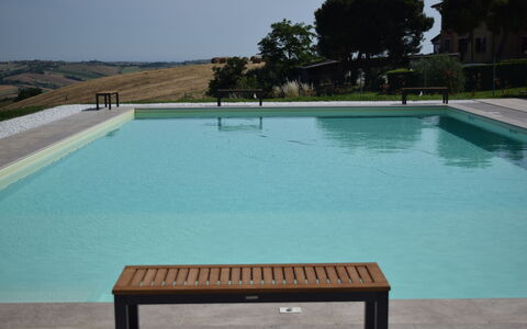 Casa In Collina: Blau, Schwimmbad, Verbundwerkstoff, Schatten, Gartenmöbel, Resort, Design, Landscaping, Fliese, Water Feature