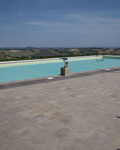 Casa In Collina: Verbundwerkstoff, Schwimmbad, Beton, Schatten, Fliese, Flagstone
