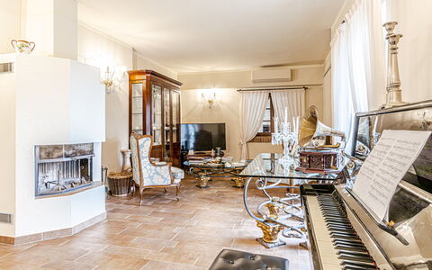 Villa Anna: Interior Design, Möbel, Flooring, Fussboden, Decke, Beleuchtung, Zimmer, Wohnzimmer, Couch, Stuhl