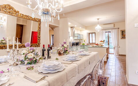 Villa Anna: Möbel, Interior Design, Tabelle, Decke, Esszimmer, Stuhl, Textil, Flooring, Zimmer, Küche & Esszimmer Tisch