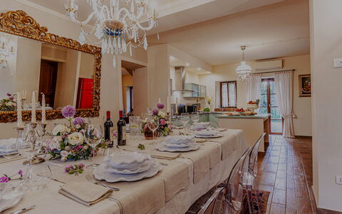 Villa Anna: Möbel, Interior Design, Tabelle, Decke, Esszimmer, Stuhl, Textil, Zimmer, Küche & Esszimmer Tisch, Beleuchtung