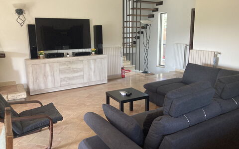 Villa Ginevra: Möbel, Flooring, Interior Design, Fussboden, Holz, Couch, Wohnzimmer, Zimmer, Wohnung, Beleuchtung