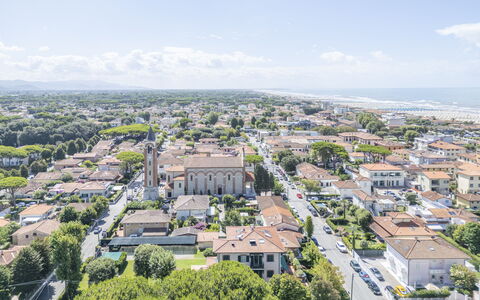 Attico Marino: Daytime, Stadtgebiet, Vogelperspektive, Wohngebiet, Horizont, Luftaufnahmen, Nachbarschaft, Landschaft, Urban Design, Metropolitan Area