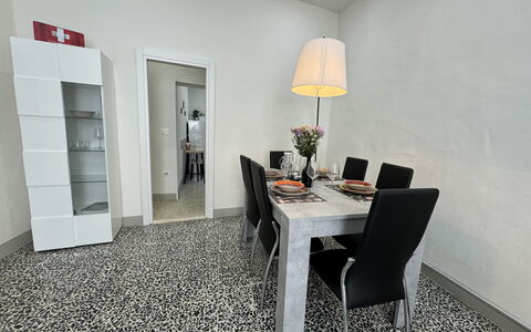 Il Cervo In Città: Flooring, Möbel, Fussboden, Interior Design, Zuhause, Zimmer, Stuhl, Wohnung, Wohnzimmer