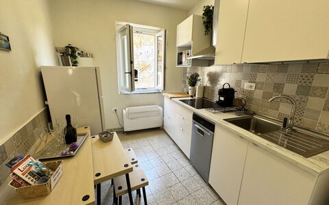 Il Cervo In Città: Küche, Küchengerät, Major Appliance, Countertop, Herd, Herd, Gasherd, Cabinetry, Spüle, Flooring