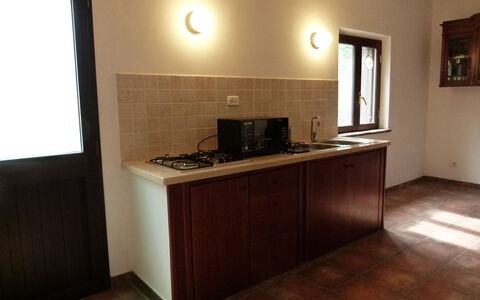 Casa Salvia, Ac, Wifi, Narni: Flooring, Holz, Interior Design, Countertop, Fussboden, Küche, Möbel, Beleuchtung, Küchengerät, Braun