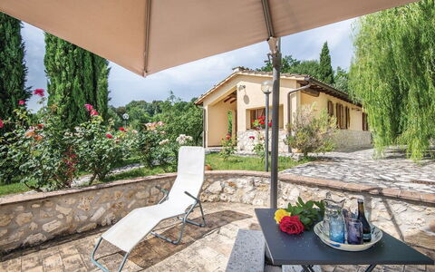 Casa Salvia, Ac, Wifi, Narni: Möbel, Tabelle, Gartenmöbel, Stuhl, Schatten, Garten, Küche & Esszimmer Tisch, Tisch Im Freien, Hinterhof, Blumentopf