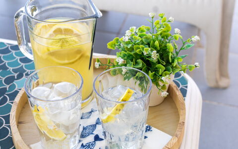 Sopraloreto Apartment: Geschirr, Servierware, Obst, Essen, Drinkware