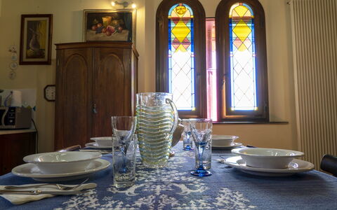 Country Historical House Lucca: Möbel, Tischdecke, Tabelle, Geschirr, Interior Design, Esszimmer, Küche & Esszimmer Tisch, Beleuchtung, Kelche