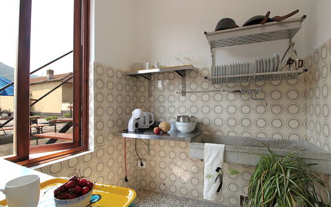 Casa Zaira: Flooring, Interior Design, Fussboden, Küche, Zimmer, Countertop, Fliese, Küchengerät, Zapfhahn, Holzbeize