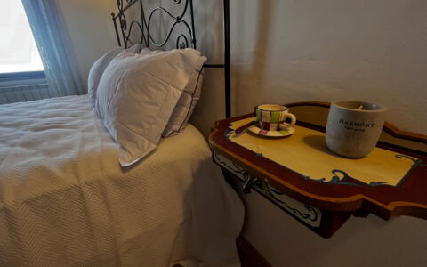 Appartamento Del Mercato: Interior Design, Schlafzimmer, Fussboden, Flooring, Möbel, Beleuchtung, Linens, Bedding, Bettdecke, Bett
