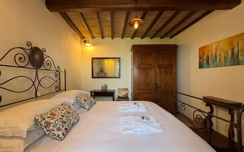 Appartamento Del Mercato: Möbel, Wand, Interior Design, Fussboden, Holz, Flooring, Decke, Schlafzimmer, Bett, Beleuchtung