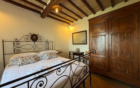 Appartamento Del Mercato: Möbel, Interior Design, Wand, Bett, Schlafzimmer, Flooring, Decke, Holz, Fussboden, Zimmer