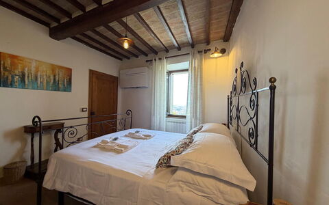 Appartamento Del Mercato: Wand, Möbel, Interior Design, Fussboden, Holz, Decke, Schlafzimmer, Bett, Flooring, Zimmer