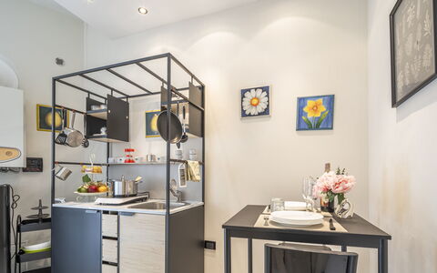 Casa Gioia In Lucca: Möbel, Interior Design, Beleuchtung, Flooring, Zuhause, Fussboden, Zimmer, Stuhl, Decke, Küche