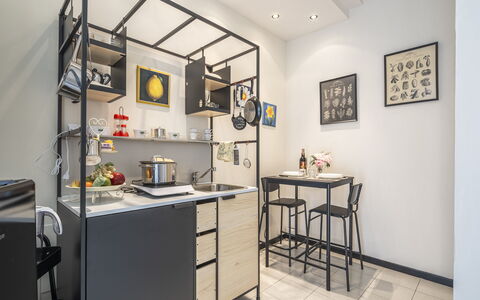 Casa Gioia In Lucca: Möbel, Interior Design, Beleuchtung, Flooring, Zuhause, Zimmer, Tabelle, Fussboden, Küche, Stuhl