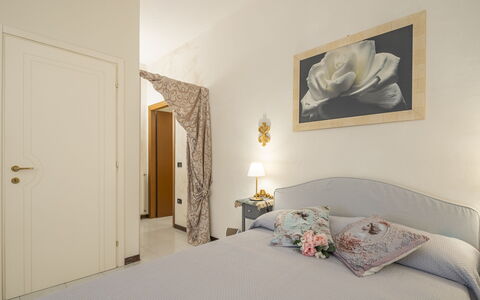 Casa Gioia In Lucca: Möbel, Interior Design, Wand, Schlafzimmer, Holz, Bett, Fussboden, Zimmer, Decke, Flooring