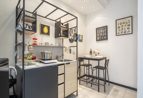 Casa Gioia In Lucca: Möbel, Interior Design, Beleuchtung, Flooring, Zuhause, Zimmer, Tabelle, Fussboden, Küche, Stuhl