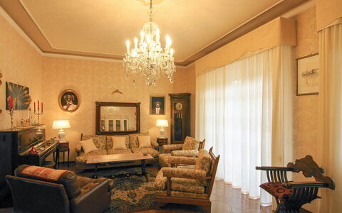 Butterfly Apartment In Lucca: Möbel, Interior Design, Wand, Flooring, Fussboden, Couch, Decke, Zimmer, Wohnzimmer, Light Fixture