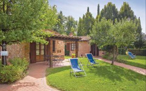 Oasi Della Pergola: Strauch, Garten, Resort, Wohngebiet, Estate, Gartenmöbel, Hinterhof, Rasen, Schwimmbad