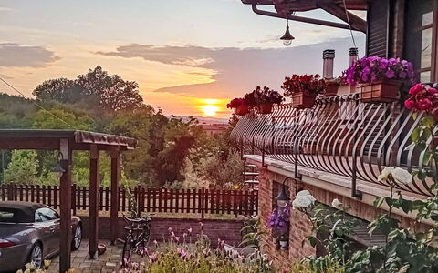 Le Rondini: Balkon, Outdoor Struktur, Abend, Zaun, Dämmerung, Zimmerpflanze