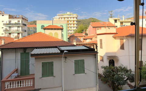 Casa Francy - Arma Di Taggia: Gebäude, Dach, Wohngebiet, Nachbarschaft, Haus, \Stadt, Zuhause, Urban Design, Menschliche Siedlung, Wohnung