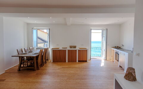 Newly Renovated Ocean View Flat: Flooring, Holz, Fussboden, Möbel, Holzboden, Hartholz, Stuhl, Holzbeize, Meer, Küche & Esszimmer Tisch