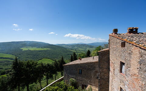 Mensano Old Town Apartment: Landschaft, Ländliches Gebiet, Menschliche Siedlung, Dorf, Steinwand, Bergdorf, Schloss