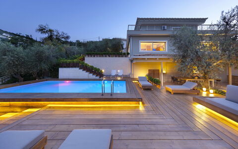 Villantonella: Schwimmbad, Resort, Interior Design, Flooring, Zuhause, Fussboden, Verbundwerkstoff, Eco Hotel, Estate, Landschaft Beleuchtung