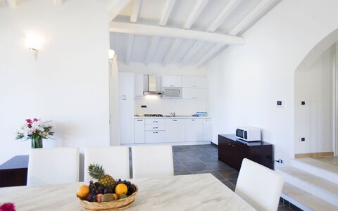Villa Leccio 2: Flooring, Interior Design, Fussboden, Decke, Wohnung, Möbel, Zimmer, Stuhl, Küche & Esszimmer Tisch