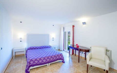 Villa Fico D'india 1: Schwimmbad, Stuhl, Resort, Hotel
