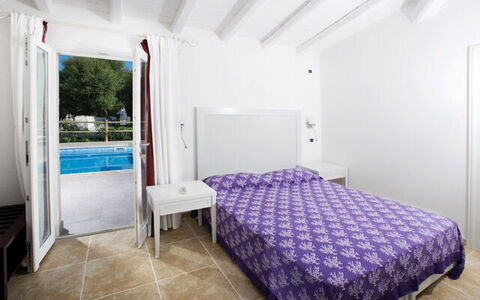 Villa Fico D'india 2: Möbel, Fussboden, Flooring, Wohnung, Schwimmbad, Resort, Bett, Schlafzimmer, Hotel, Stuhl