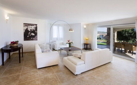 Villa Leccio 1: Möbel, Flooring, Interior Design, Couch, Decke, Fussboden, Wohnzimmer, Zimmer, Zuhause