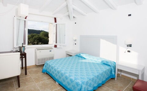 Villa Leccio 1: Möbel, Zuhause, Schlafzimmer, Wohnung, Bett, Resort, Hotel, Bedding, Bettrahmen, Stuhl