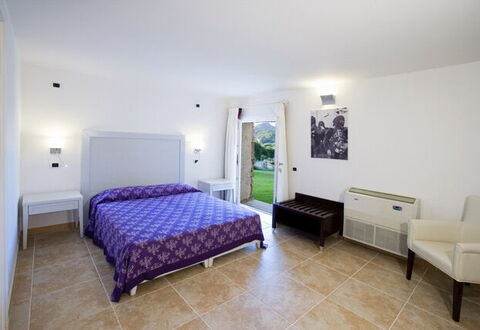 Villa Leccio 1: Flooring, Schwimmbad, Fussboden, Resort, Hotel, Stuhl, Villa, Boutique Hotel, Eco Hotel, Ferienort