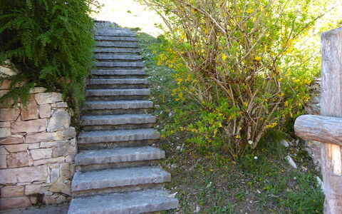 Baita Costa Di Gial: Treppe, Grün, \Fels, Ground, Steinwand, Garten, Flagstone, Landscaping, Walkway, Cobblestone