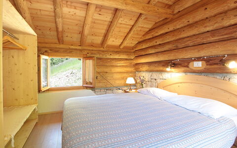 Baita Costa Di Gial: Holz, Interior Design, Flooring, Decke, Zimmer, Hartholz, Holzbeize, Linens, Schlafzimmer, Bett