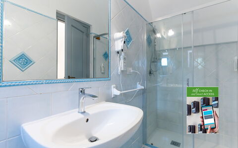 Masseria Lamagrotte: Badezimmer, Armatur, Interior Design, Flooring, Bad Sink, Fussboden, Sinken, Zapfhahn, Installation, Fliese