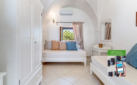 Masseria Lamagrotte: Interior Design, Fussboden, Flooring, Möbel, Decke, Design, Wohnzimmer, Couch, Kissen